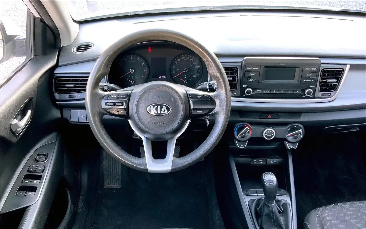 Kia Rio usado 2020 en venta #4