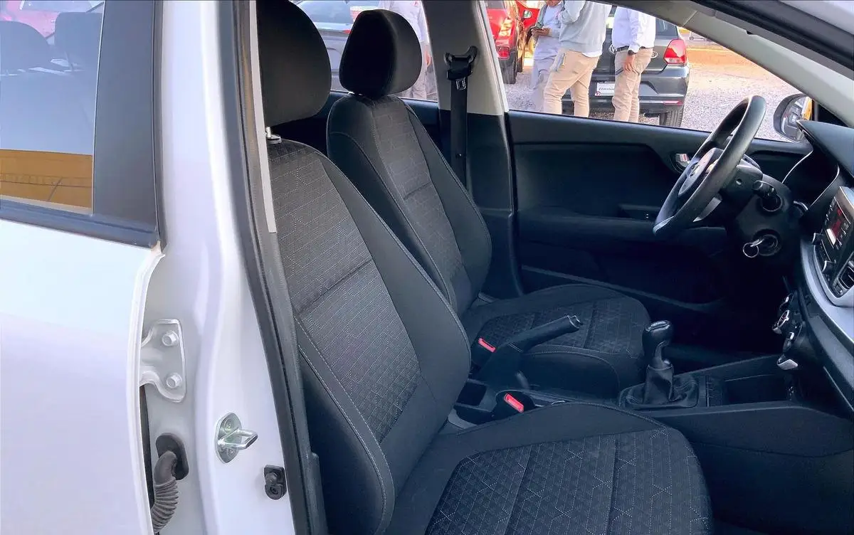 Kia Rio usado 2020 en venta #6