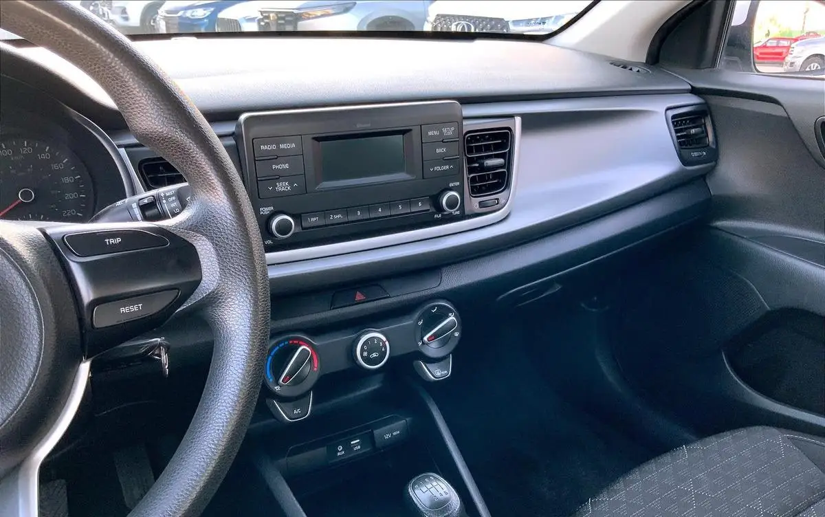 Kia Rio usado 2020 en venta #5