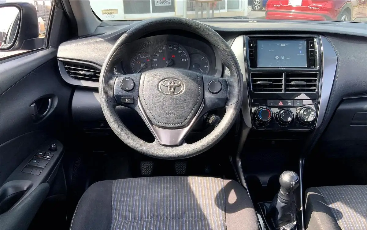 Toyota Yaris usado 2022 en venta #4