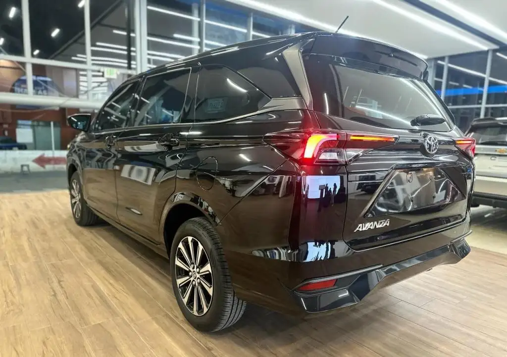 Toyota Avanza usado 2023 en venta #4