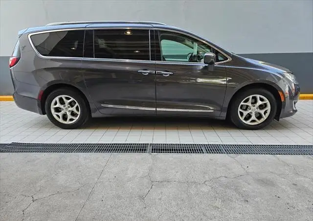 Chrysler usado 2020 en venta #1