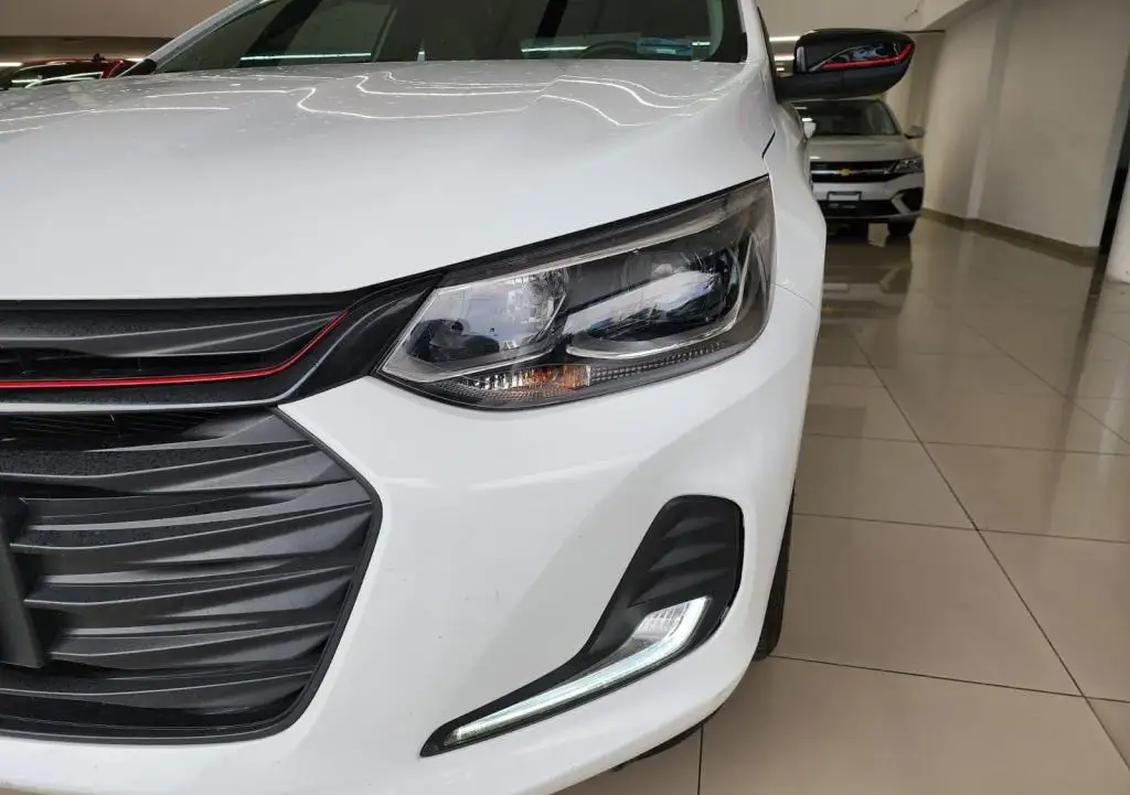 Chevrolet Onix usado 2023 en venta #4