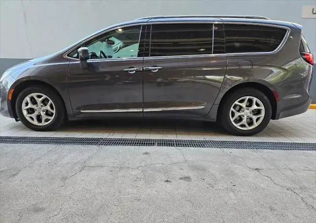 Chrysler usado 2020 en venta #5