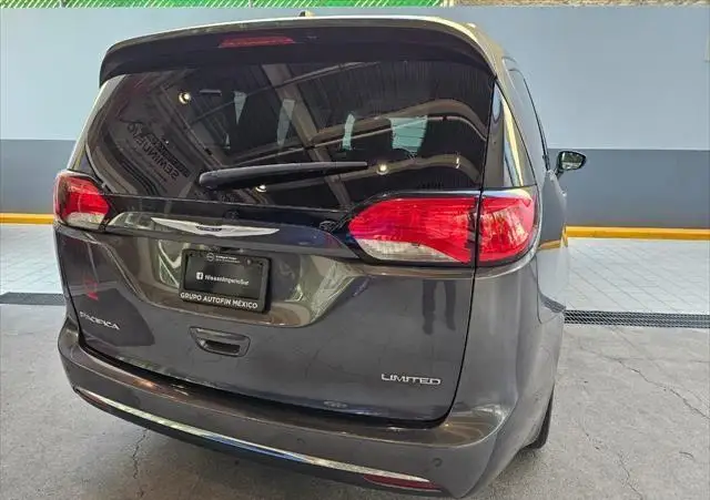 Chrysler usado 2020 en venta #2