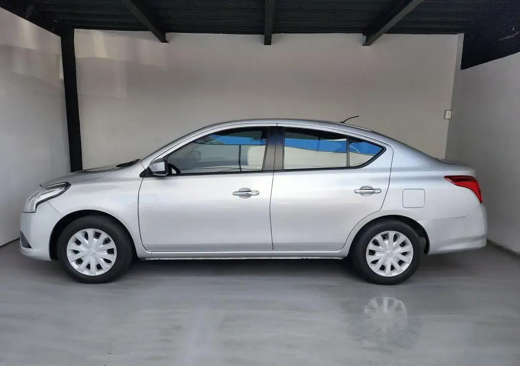 Nissan Versa usado 2018 en venta #4