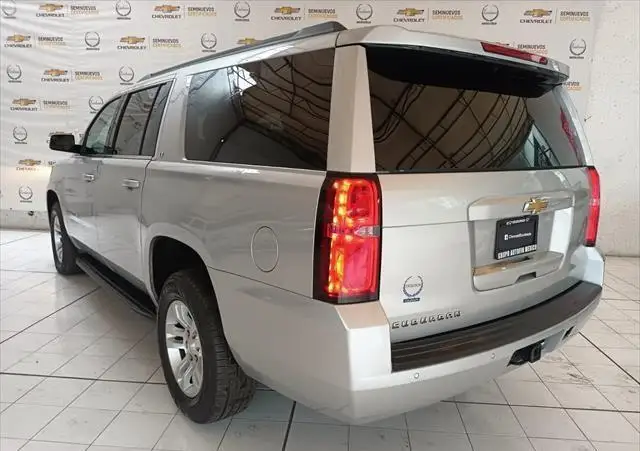 Chevrolet Suburban usado 2020 en venta #2