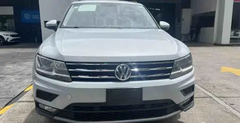 Volkswagen Tiguan Comfortline 5 asientos